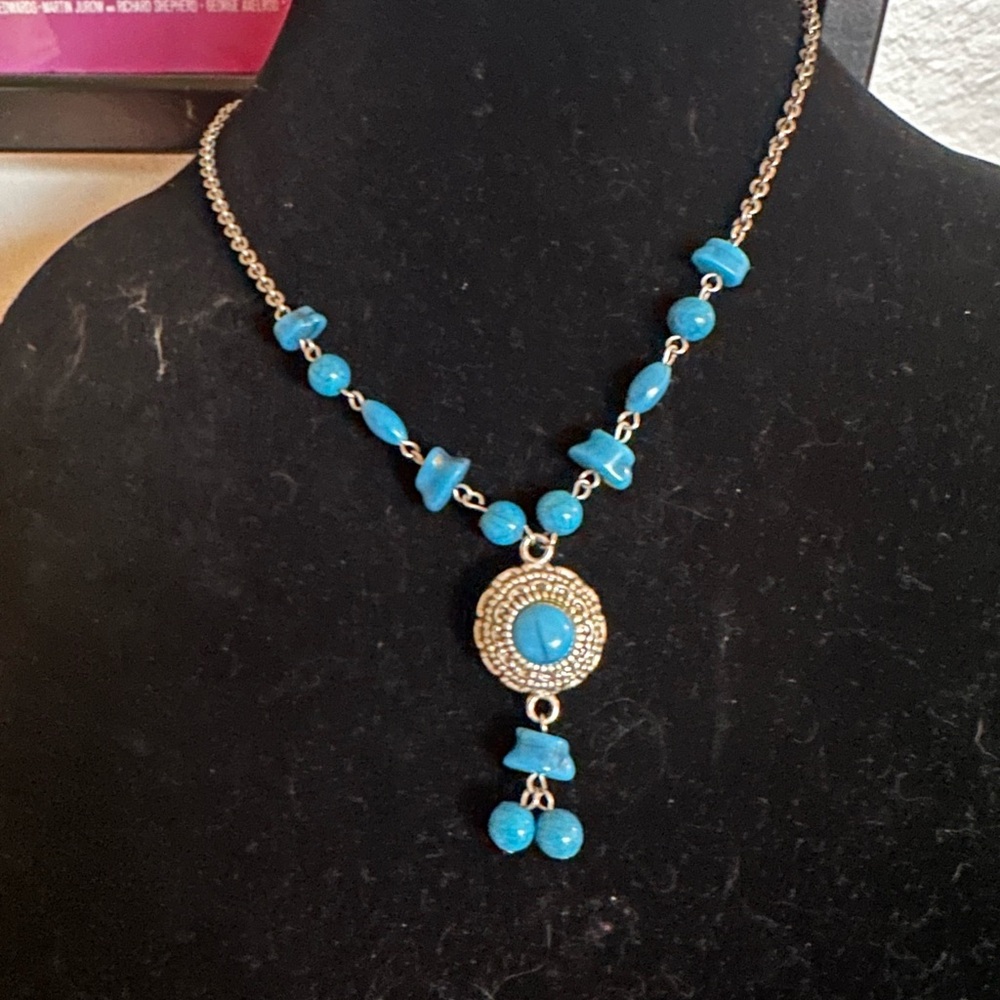 American Vintage faux Turquoise Blue Bead Pendant Necklace